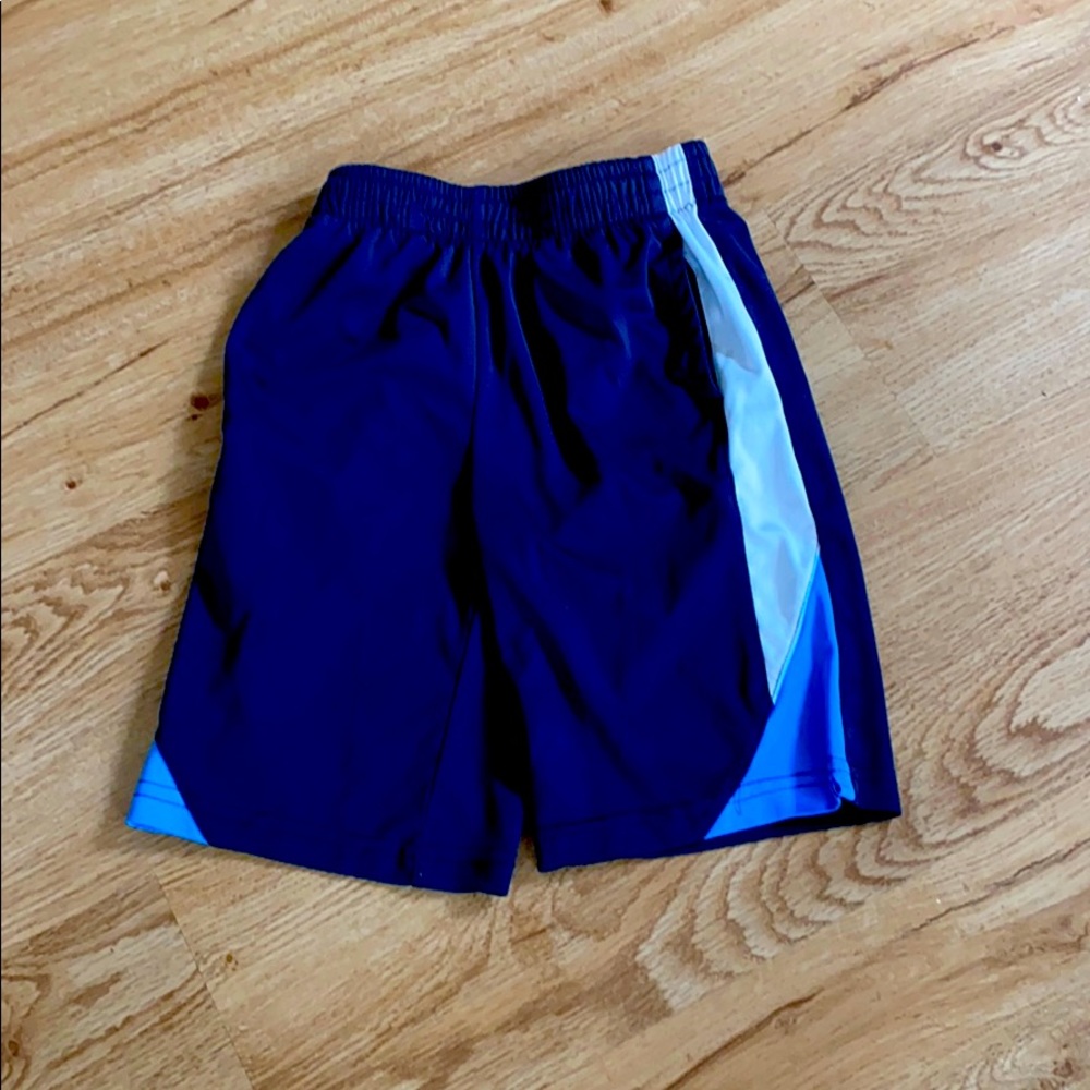 Boys shorts size5(6
